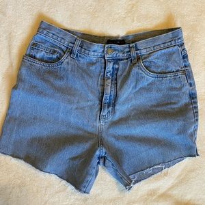 Vintage cut light wash denim jeans